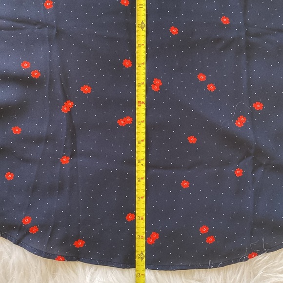 Banana Republic blouse Women's Size Large Navy with Red and white flowers NWT - Picture 8 of 10